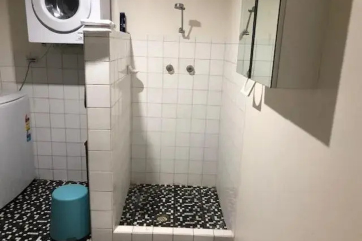 Room 4 of 11