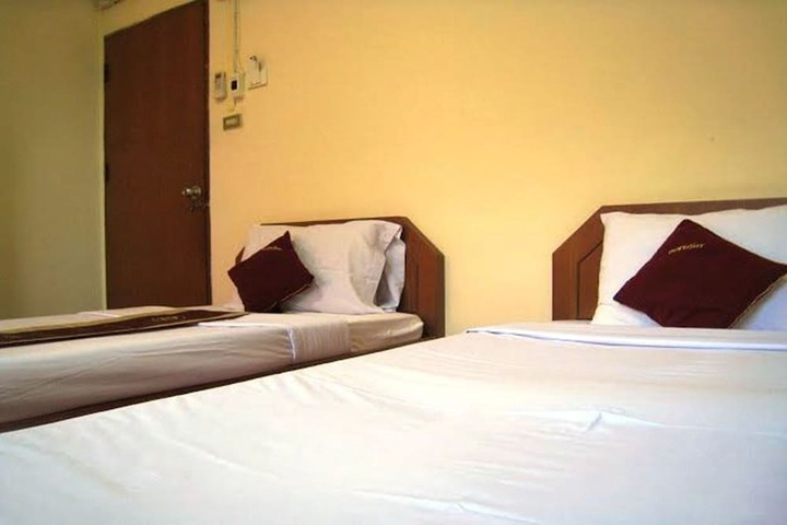 Room 4 of 13
