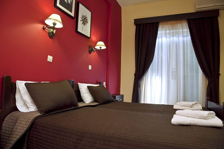 Room 8 of 9