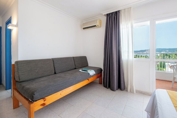 Room 10 of 24