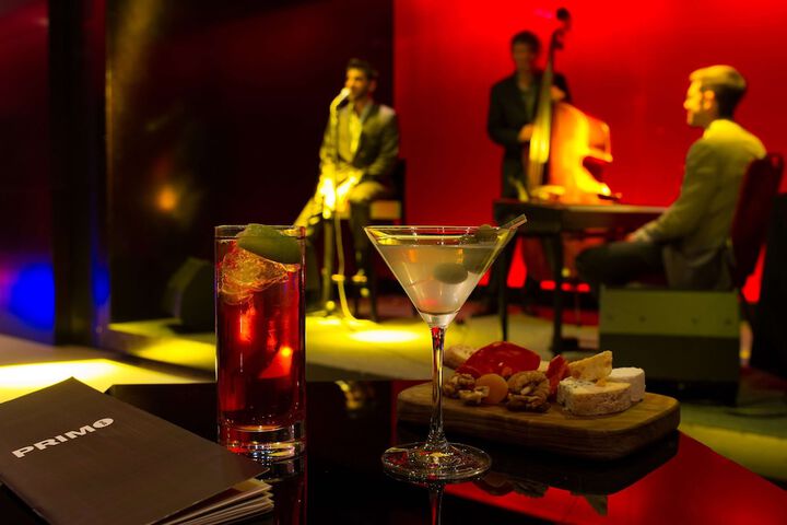 Lounge 90 of 98