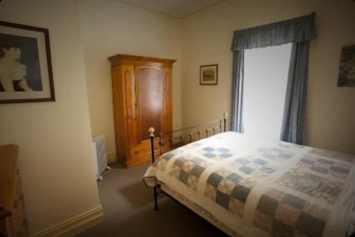 Room 6 of 34