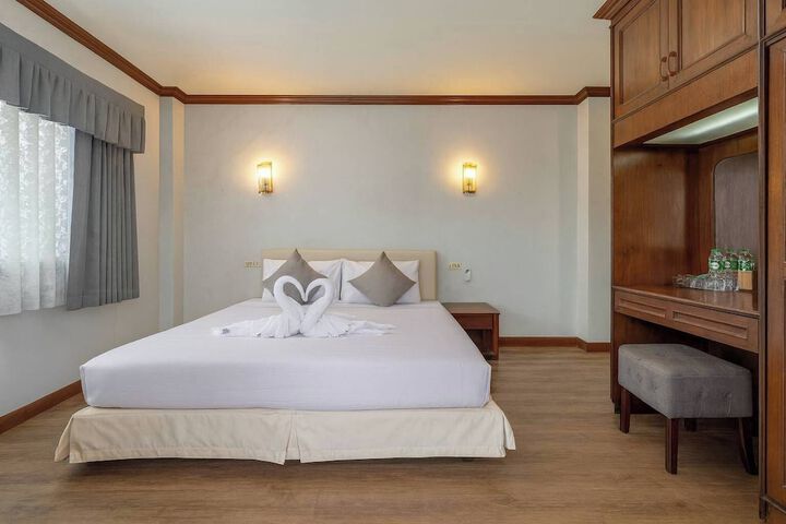 Room 11 of 29