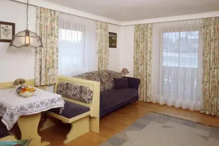 Room 2 of 3