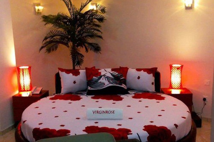 Room 2 of 44