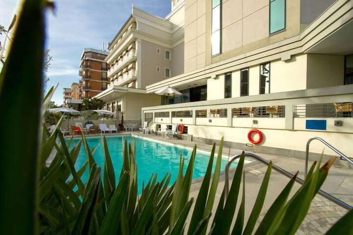 Pool Hotel