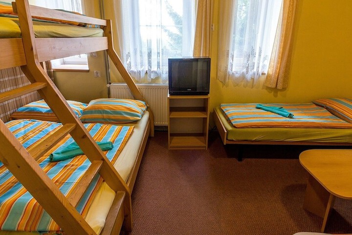 Room 6 of 30