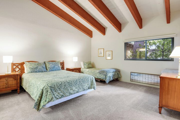 Room 4 of 23