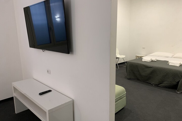 Room 6 of 14