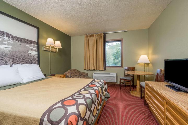 1 Queen Bed Mobility Accessible (4 of 11)