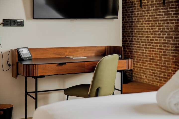 Room 13 of 30