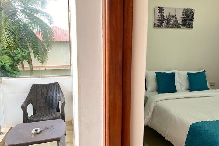 Room 4 of 9