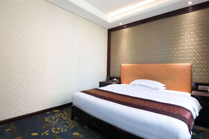 Room 15 of 32