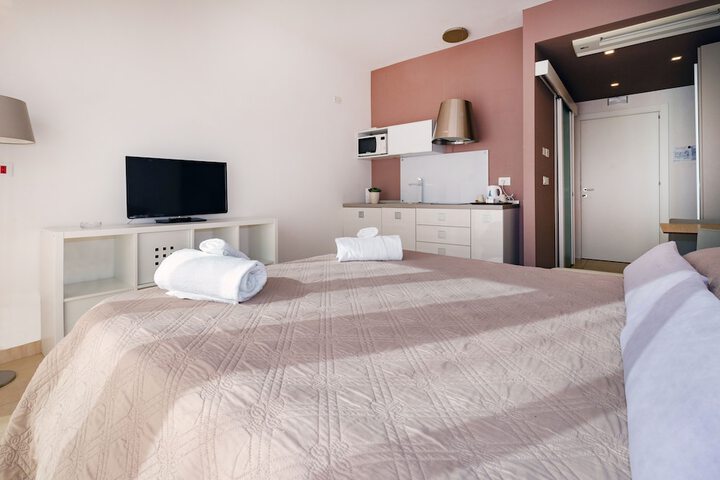 Room 13 of 65