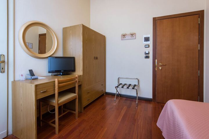Room 32 of 89