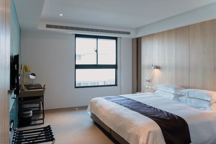 Room 28 of 53