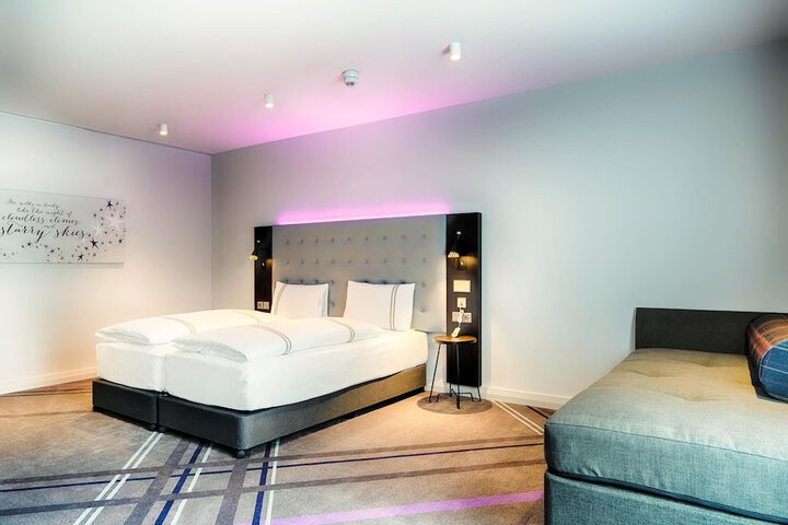 Room 10 of 36