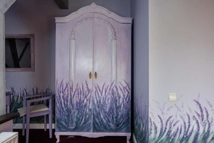 Room 17 of 42