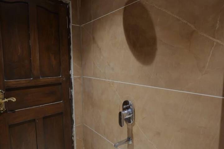 Room 26 of 38