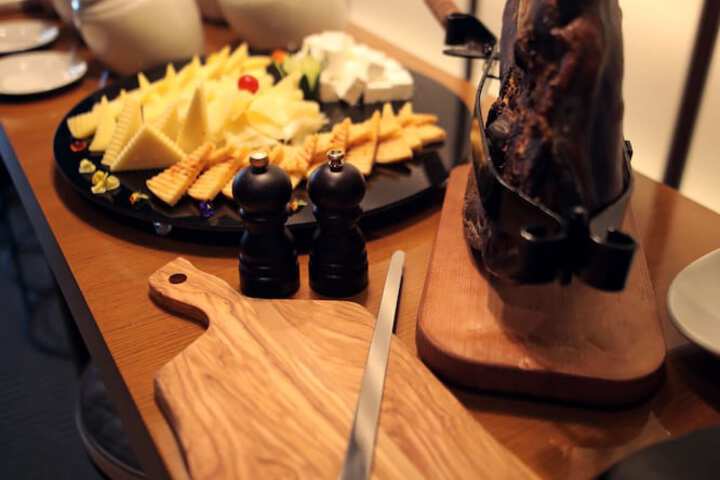 Dining 40 of 55