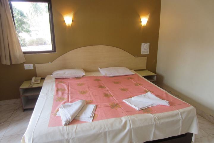 Room 13 of 35