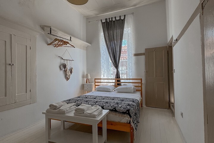 Room 52 of 79