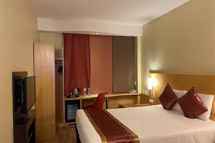 Room 16 of 85