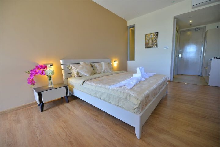 Room 14 of 76