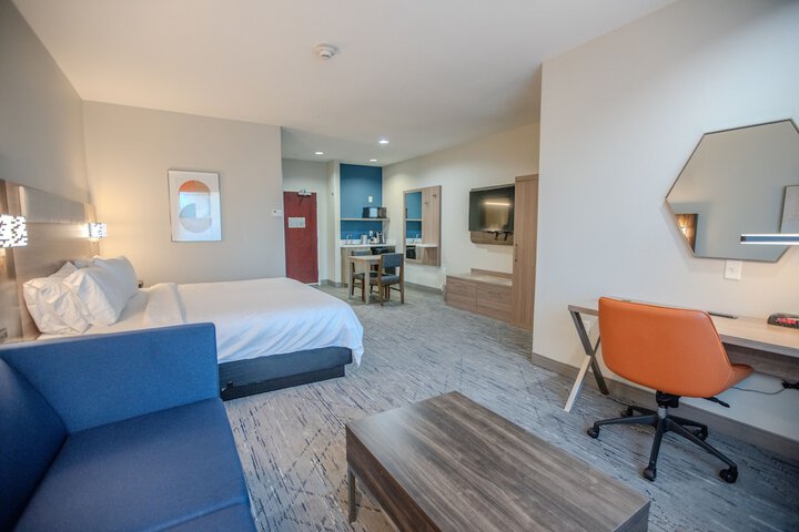 Room 16 of 83