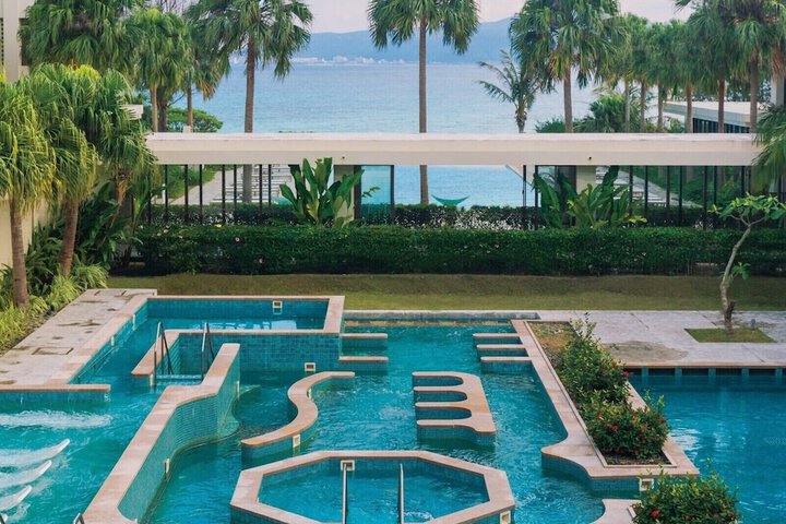 Pool Hotel