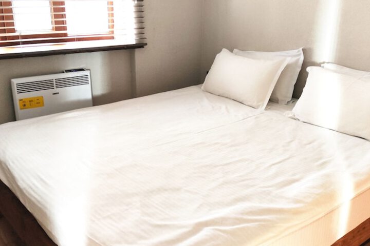 Room 3 of 16