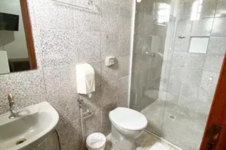 Room 8 of 12