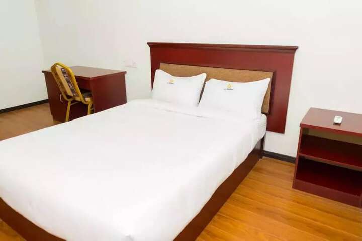 Room 7 of 32