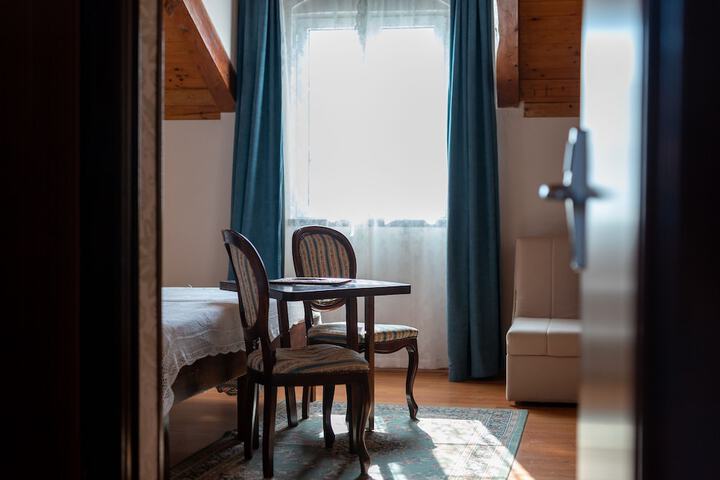 Room 33 of 108
