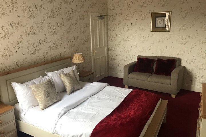 Room 6 of 80