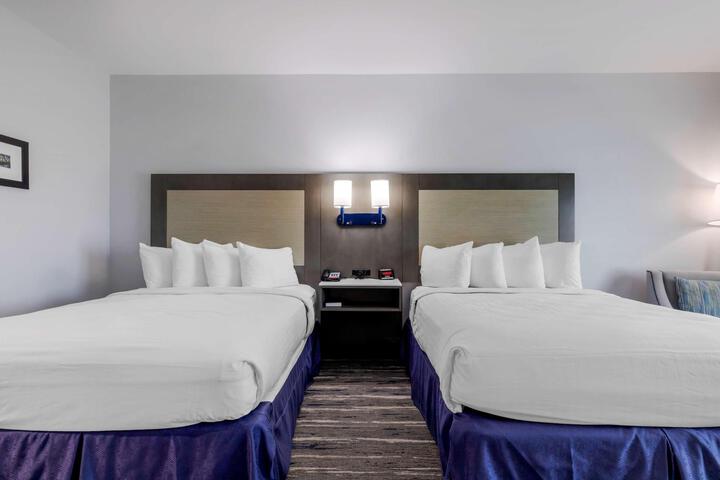 2 Queen Beds (11 of 16)