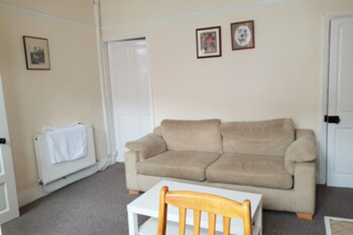 Lounge 10 of 28