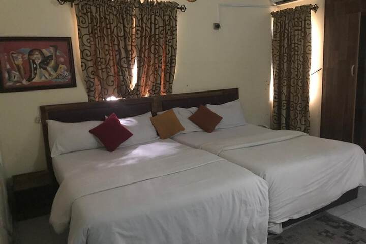 Room 13 of 30