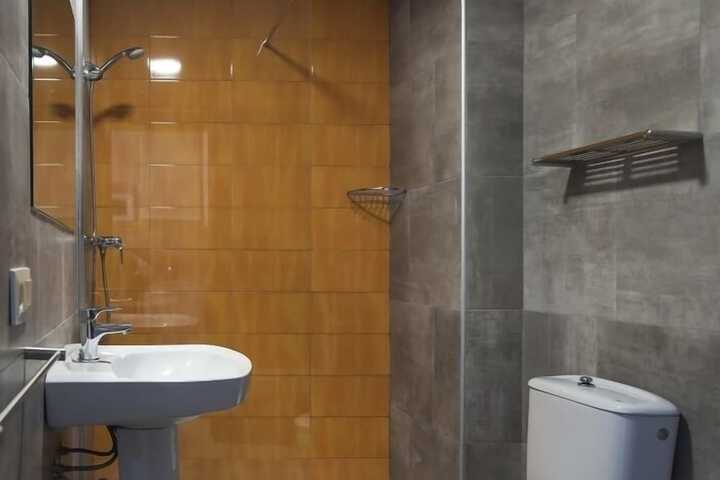 Room 12 of 18
