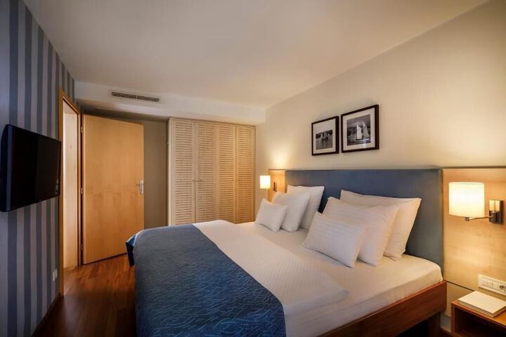 Room 18 of 72