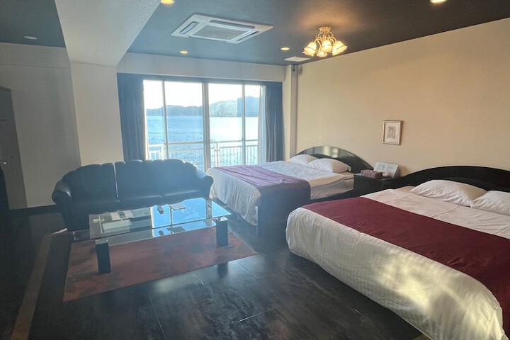 Room 26 of 46