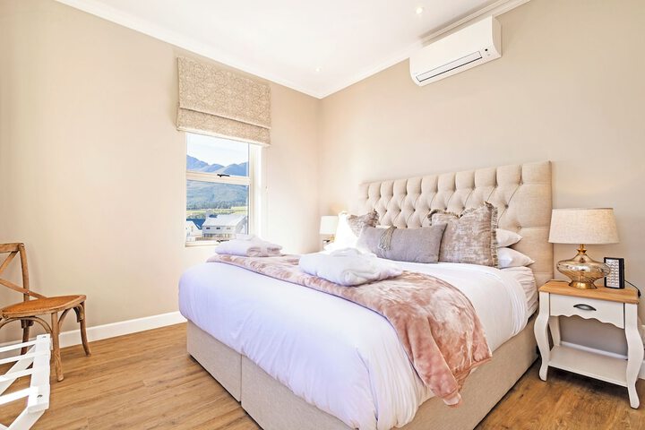 Room 45 of 220