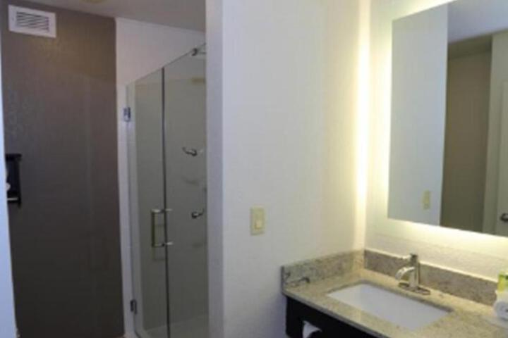 2 Double Beds (4 of 6)