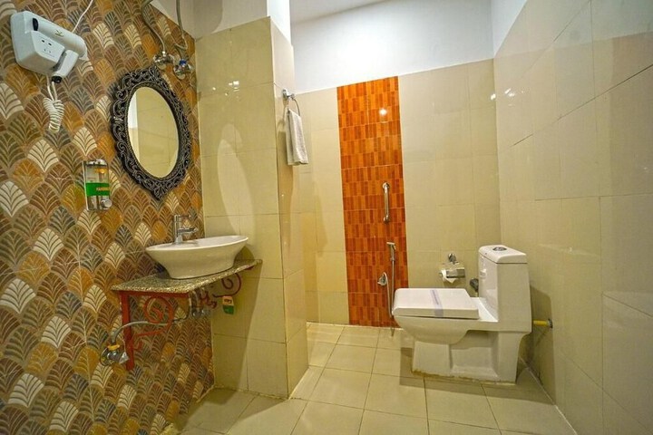 Room 15 of 32