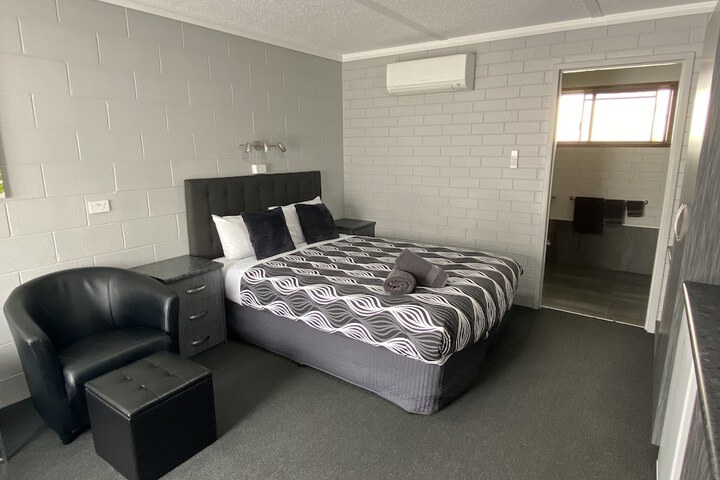 Room 11 of 43