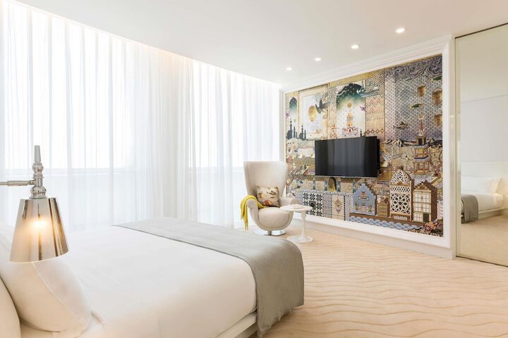 Room 33 of 193