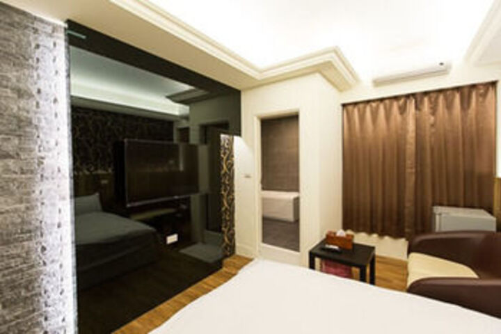 Room 12 of 12