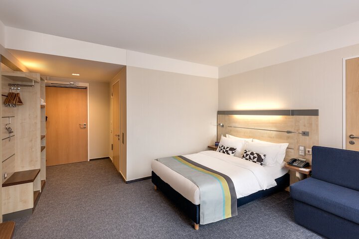 Room 2 of 47