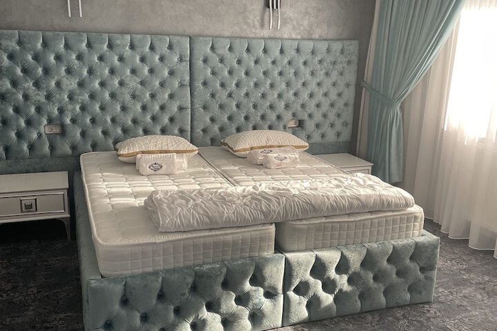 Room 8 of 62