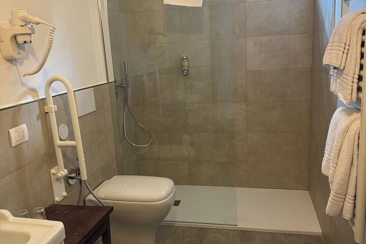 Room 72 of 102
